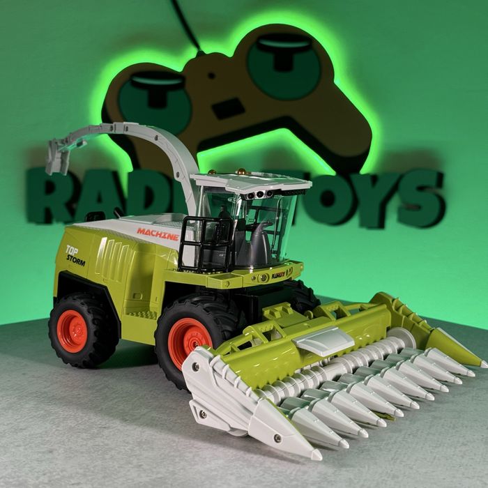 Комбайн на радиоуправлении CLAAS. Комбайн на пульте управления.