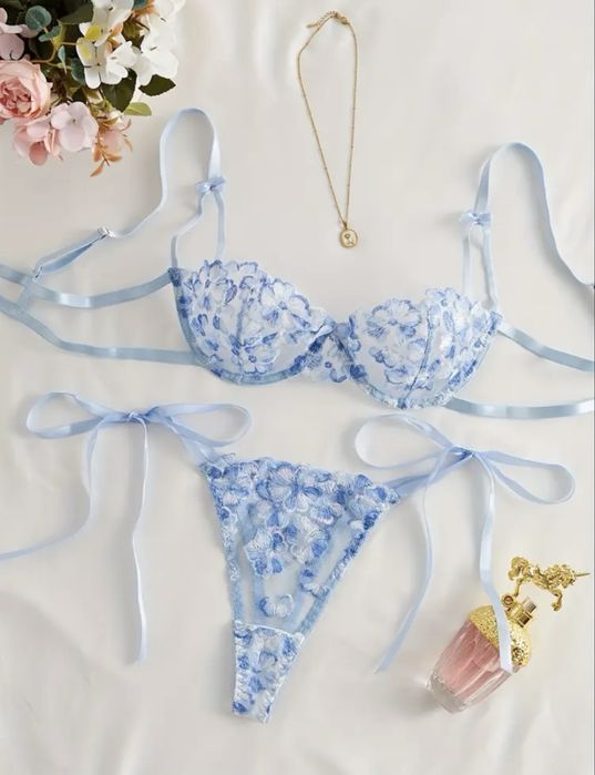 Жіноча білизна з мереживною вишивкою. Сексуальний набір з мережива