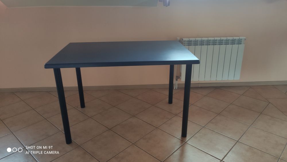 Stół w dobrym stanie