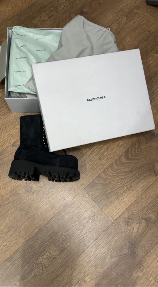 Нові Balenciaga Stomper