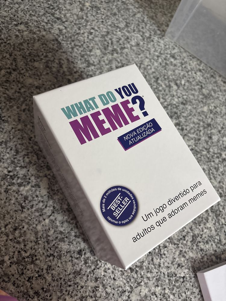 jogo “what do you meme?”