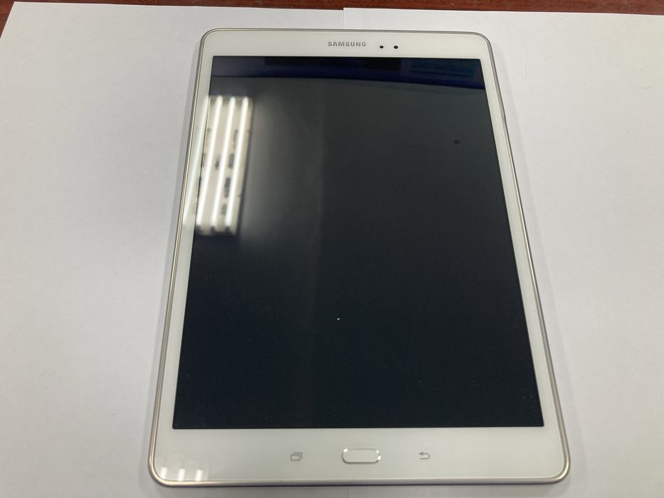 Планшет Samsung Tab A T550 16 Gb не робочий