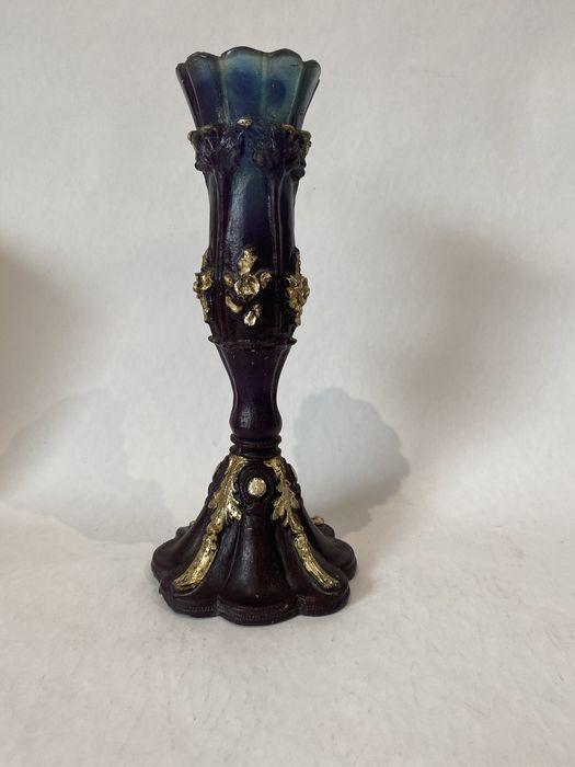 Stary plastikowy ozdobny wazon