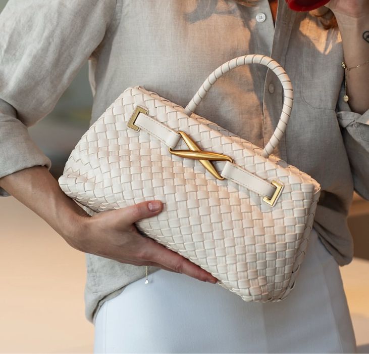 Сумка JW PEI Elora Woven Tote Bag - White