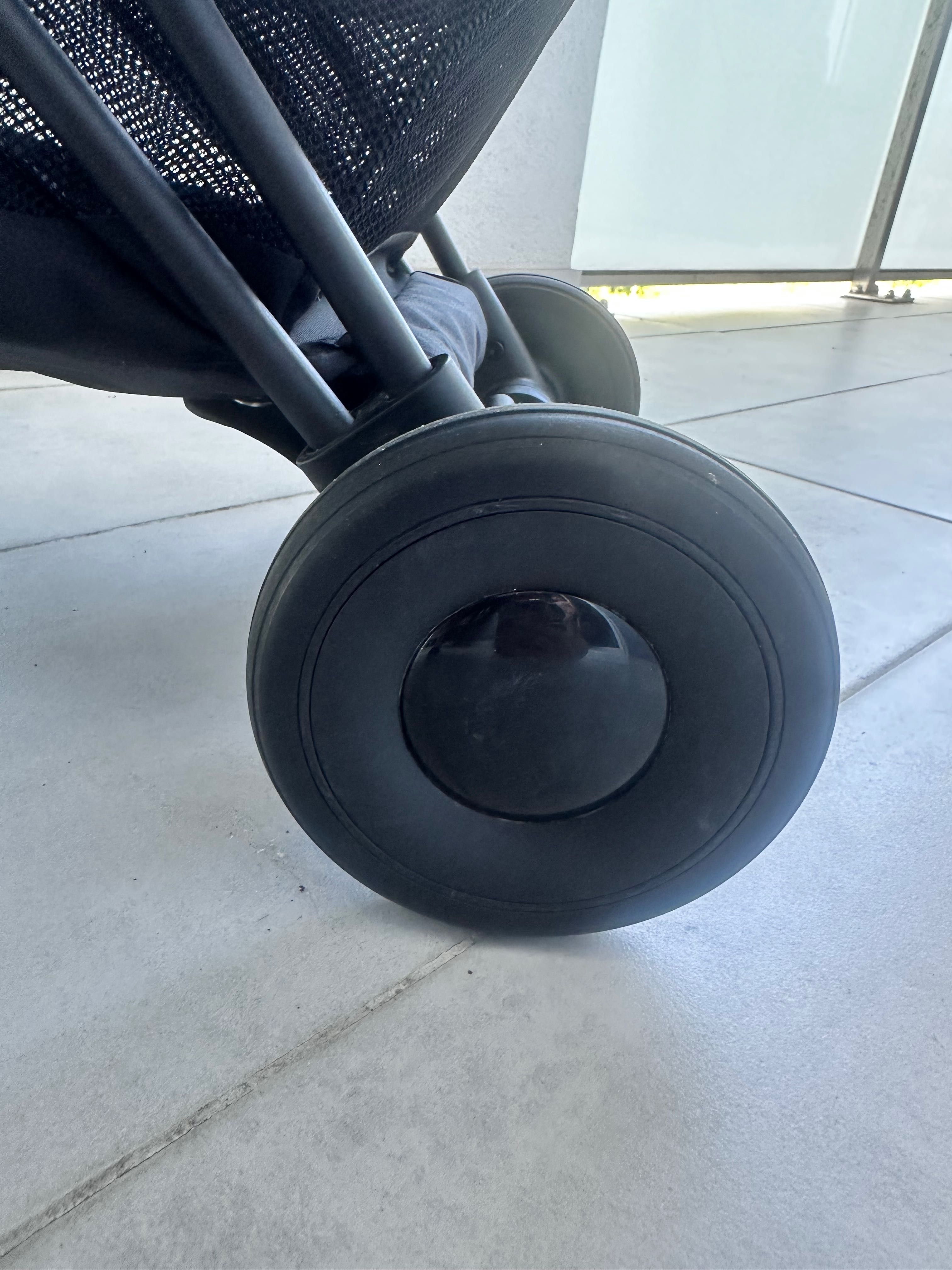 Cybex Coya z ramą Matt Black