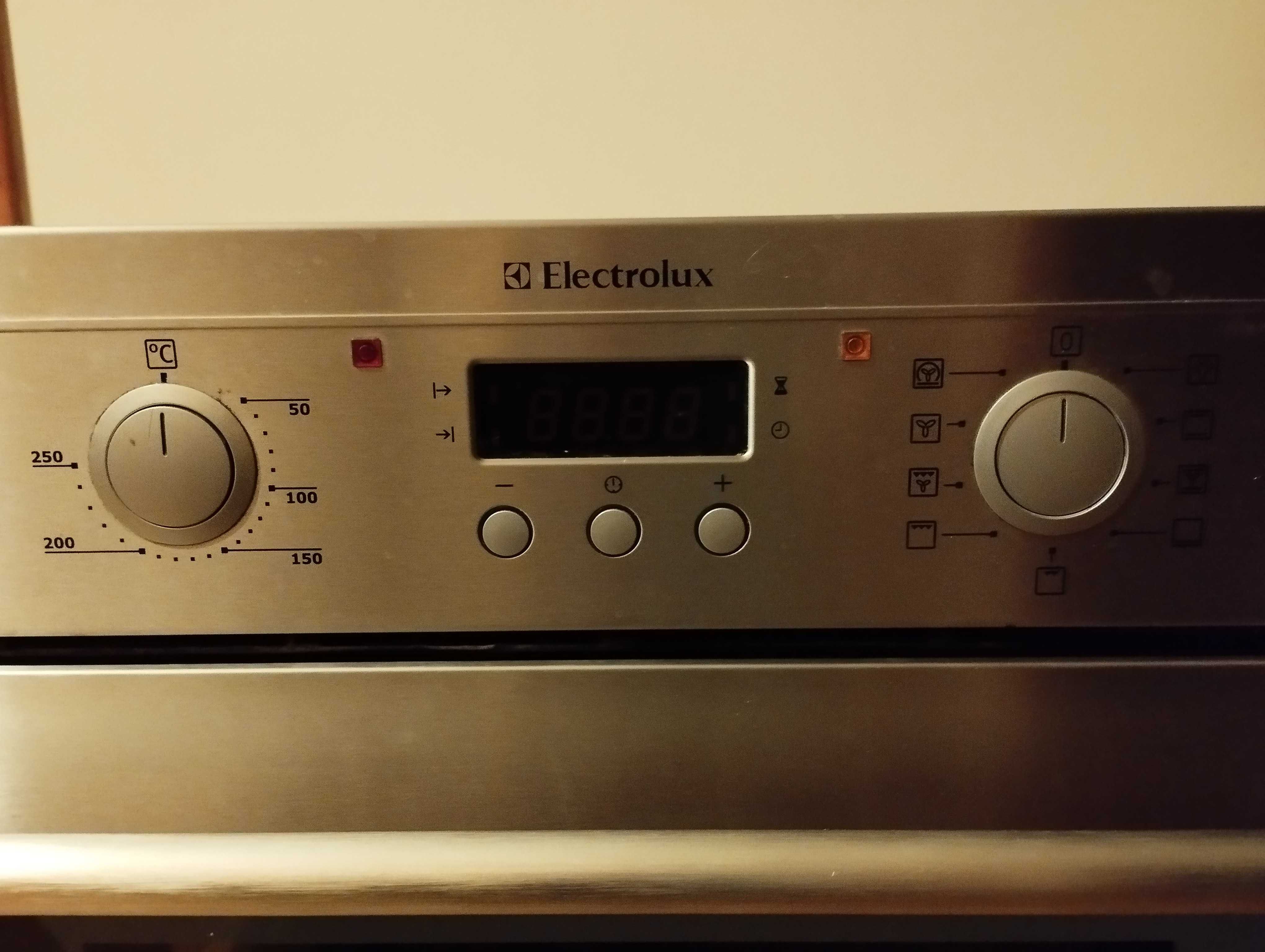 Piekarnik elektryczny ELEKTROLUX EOB53102X LINEA 07
