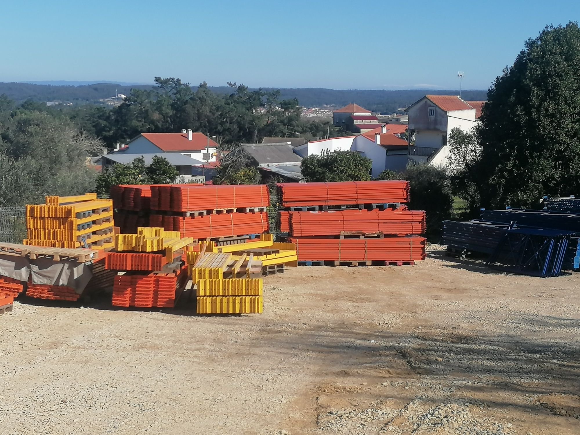 Racks, parteleiras industriais, estantes de armazém