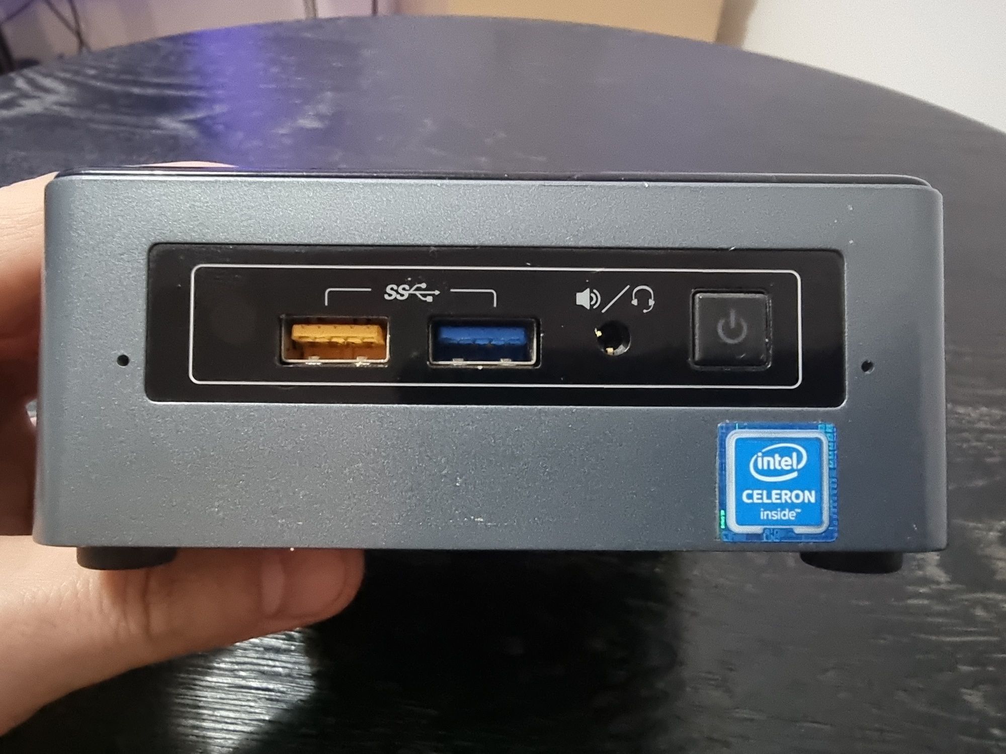 Mini komputer Intel NUK