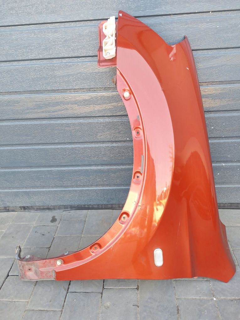 Błotnik przedni lewy Nissan Qashqai J10 przed lift