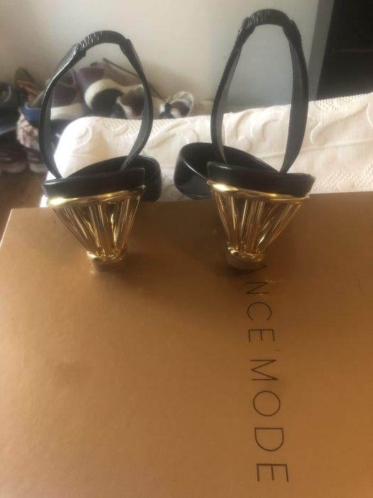 Sapatos femeninos novos com etiquetas