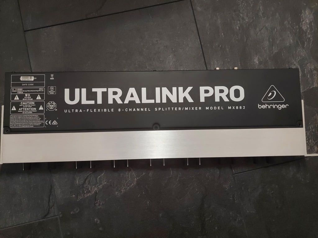 2x behringer nx3000d  plus behringer ultralink pro MX882 V2
