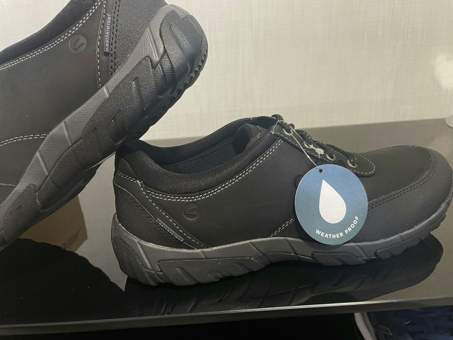 Кожаные водонепроницаемые ботинки от английского бренда  Clarks