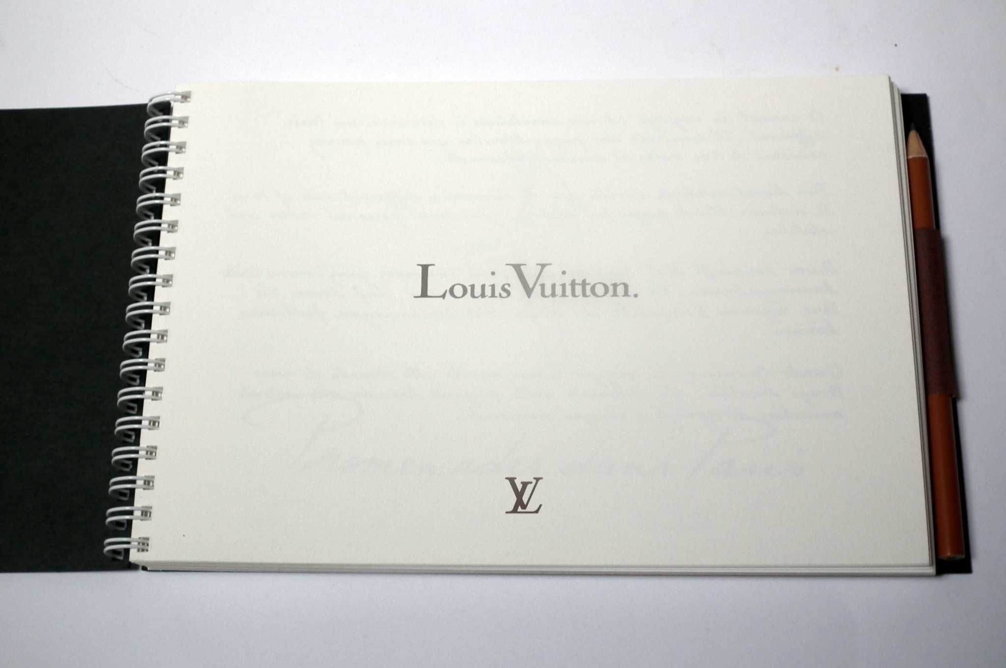 Sketch book para uma viagem a Paris, da Louis Vuitton. Envio gratuito.