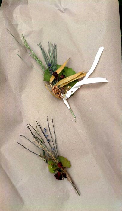 Komplet butonierek kolorowych