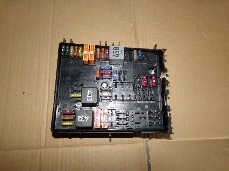 SKRZYNKA BEZPIECZNIKÓW MODUŁ 1K0937124H VW TOURAN GOLF V OCTAVIA II