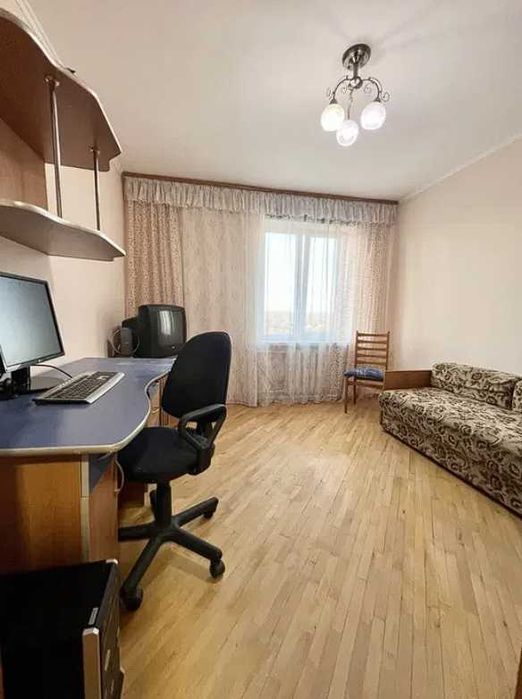 2кім 52м + кладовка Кармелюка / поруч озеро