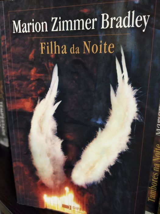 Filha da noite de Marion Zimmmer Bradley