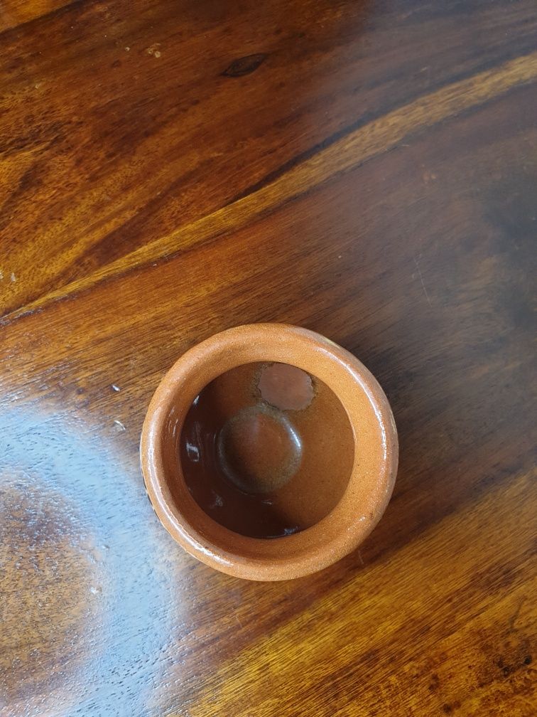 Mały ceramiczny wazonik