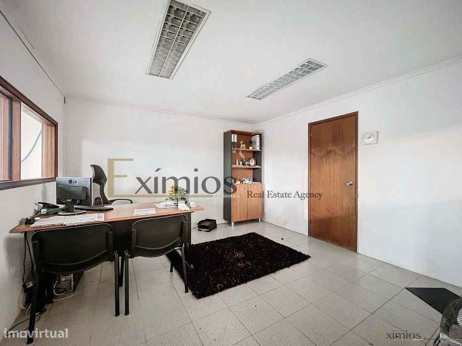 Armazém com 600m2, para venda, em Terroso