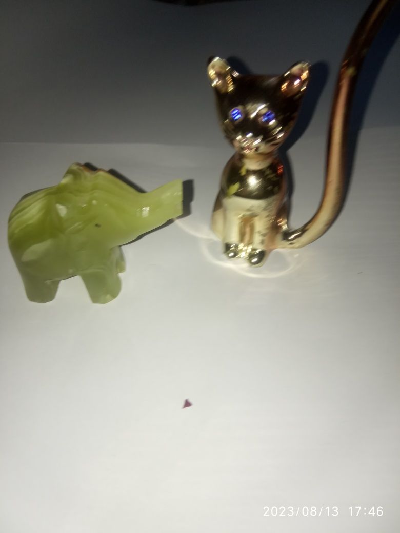Фигурка слона из оникса, кот металлический