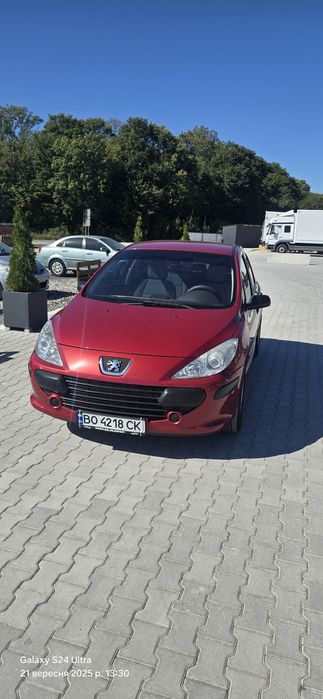 Автомобіль пежо 307