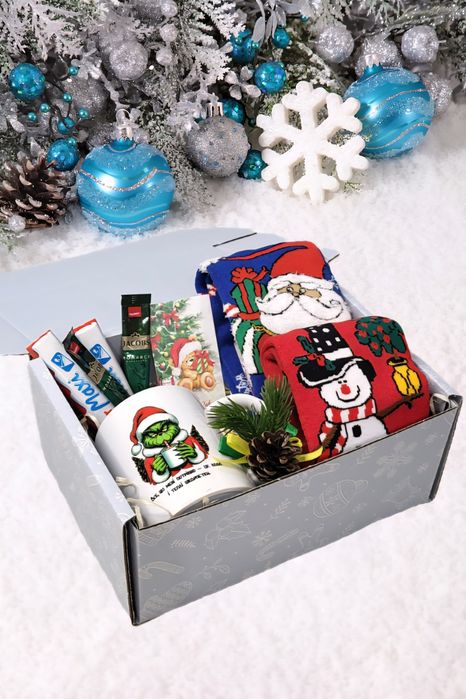 Подарунковий новорічний набір універсальний. Бокс-сюрприз на подарунок