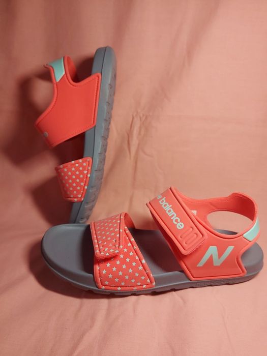 Оригінальні босоніжки New Balance