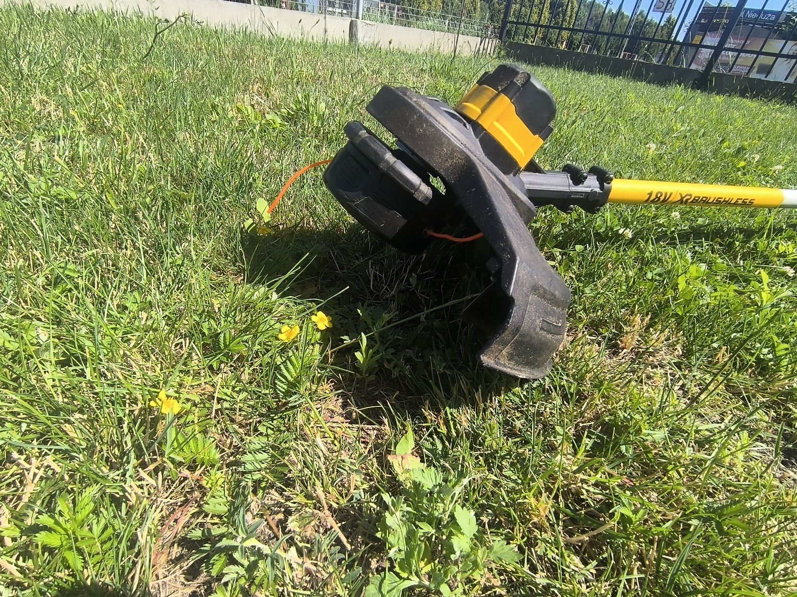 Podkaszarka DEWALT XR Li-Ion DCM561P1S akumulatorowa 18V Body