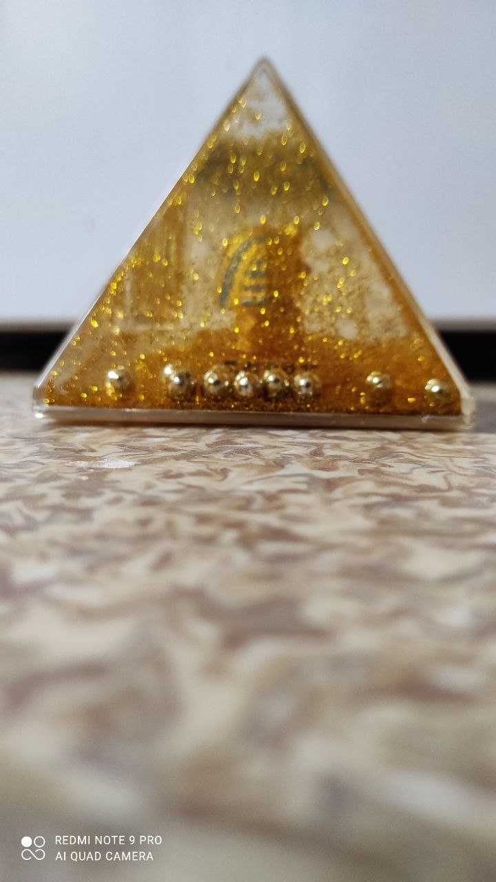 Подставка для ручек «пирамида» в египетском стиле