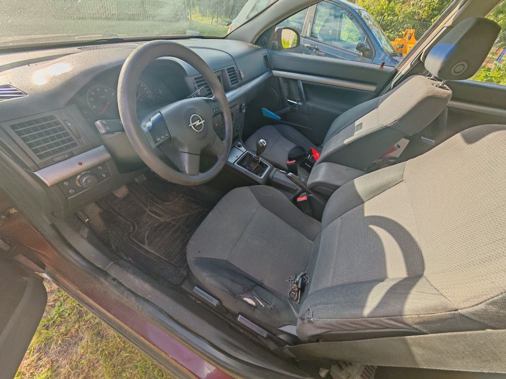 Opel Vectra C uszkodzena