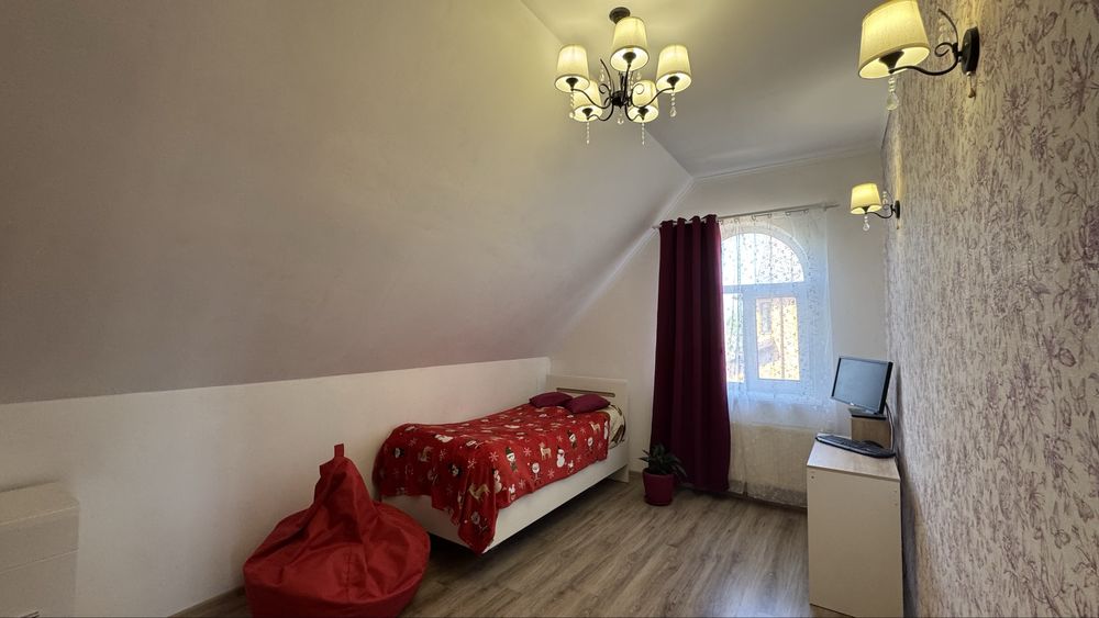 Будинок з якісним ремонтом у Дмитрівці, ділянка 12 соток!