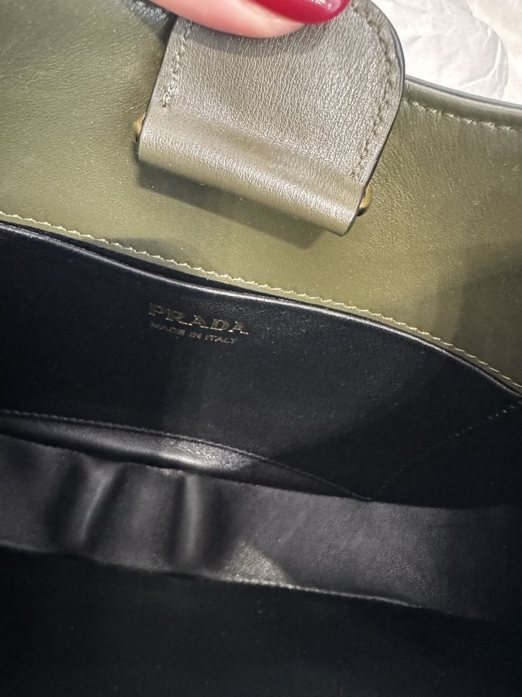 Сумка Prada Cleo (колір хакі)