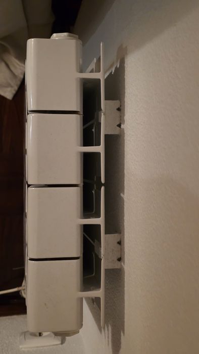 Aquecedor a óleo DeLonghi City700 p/parede