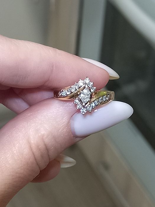 Золотое кольцо с натуральными бриллиантами