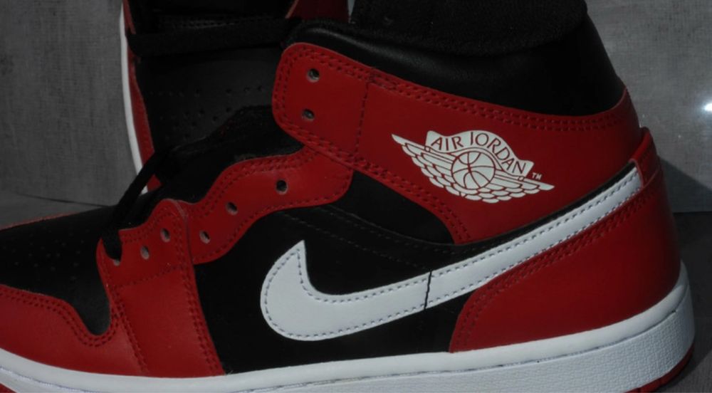 Air Jordan 1 Mid Black White Gym Red