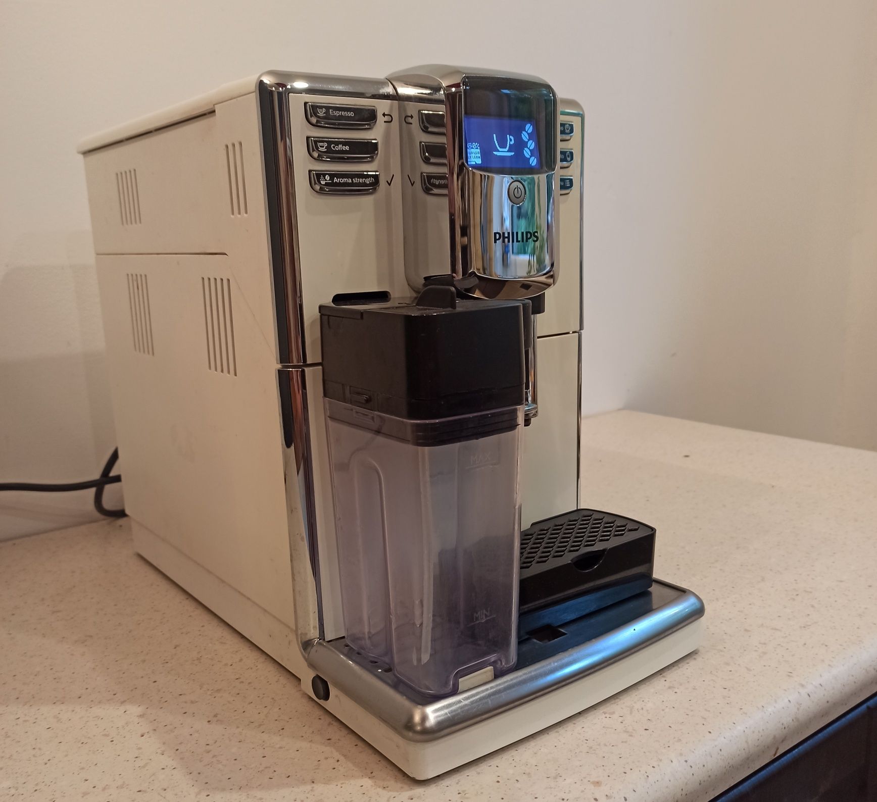 Automatyczny express do kawy Philips series 5000.
