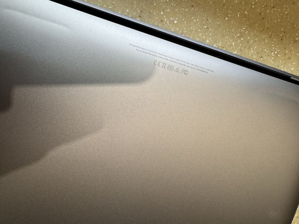 MacBook Pro 2017 року,13 дюймів, з коробкою та зарядкою