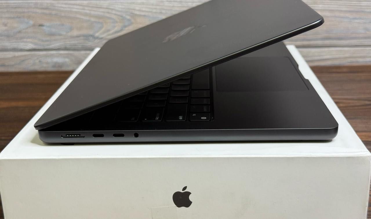 MacBook Pro 14 2023 M3 Pro 18gb ram/512 ssd (MRX33) гарантия от 1250$