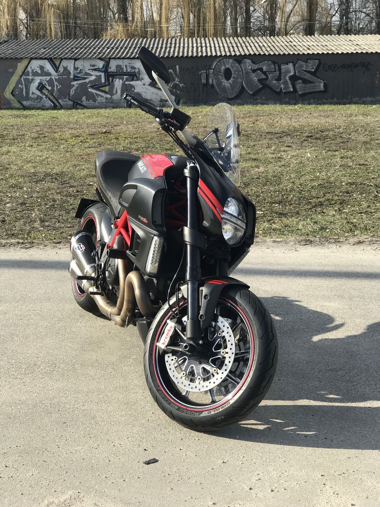 Мотоцикл Ducati Diavel Carbon