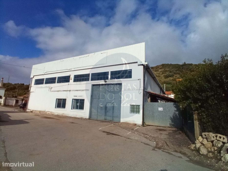 Armazém de 600 m2 em bom estado de conservação