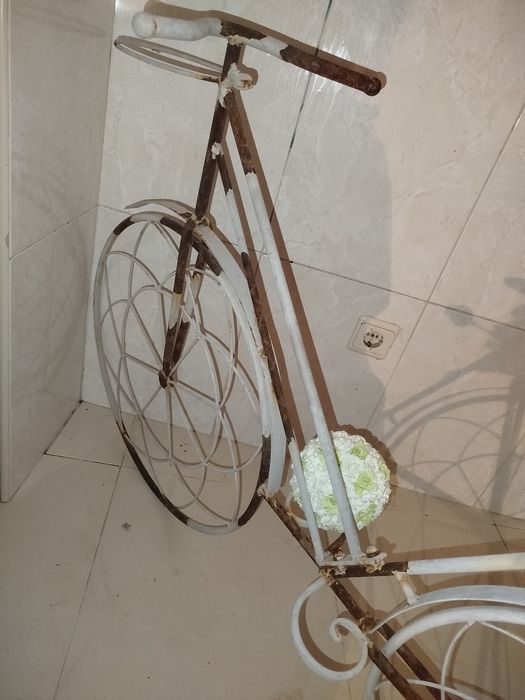 Bicicleta floreira, precisa pintura