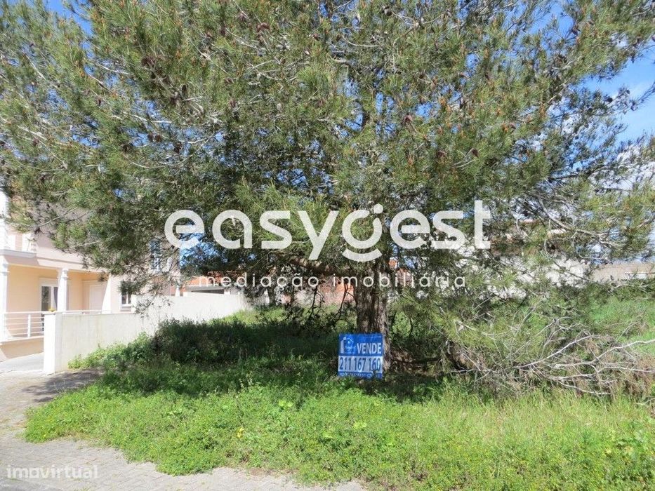 Terreno com viabilidade de construção em urbanização na Marinha Grande