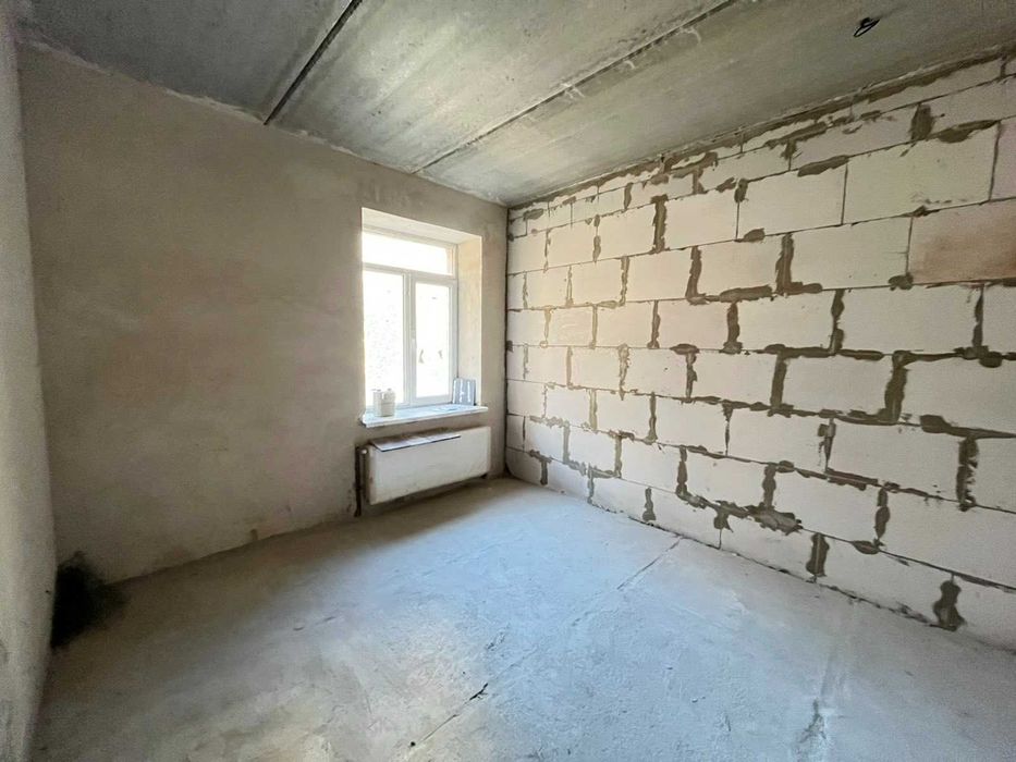 ПРОДАЖ 2-кімнатної квартири в престижній локації біля Озера (Виставка)