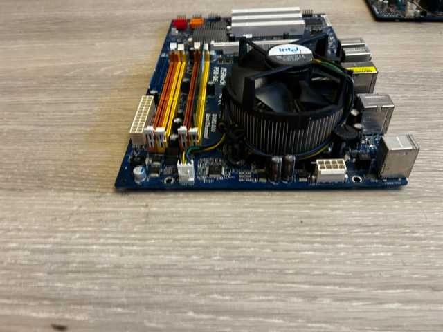 ASROCK p5b-de + intel Q8200 2.4ghz + ddr2 512mb/400