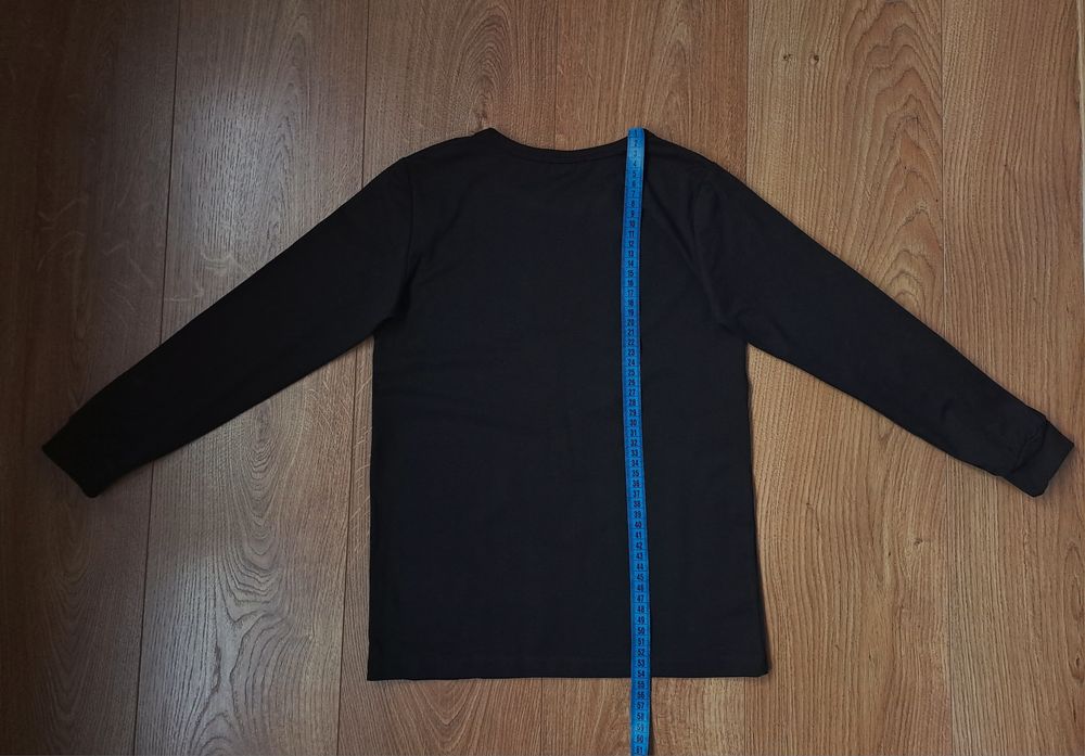 Черные джинсы и футболка с длинным рукавом для девочки