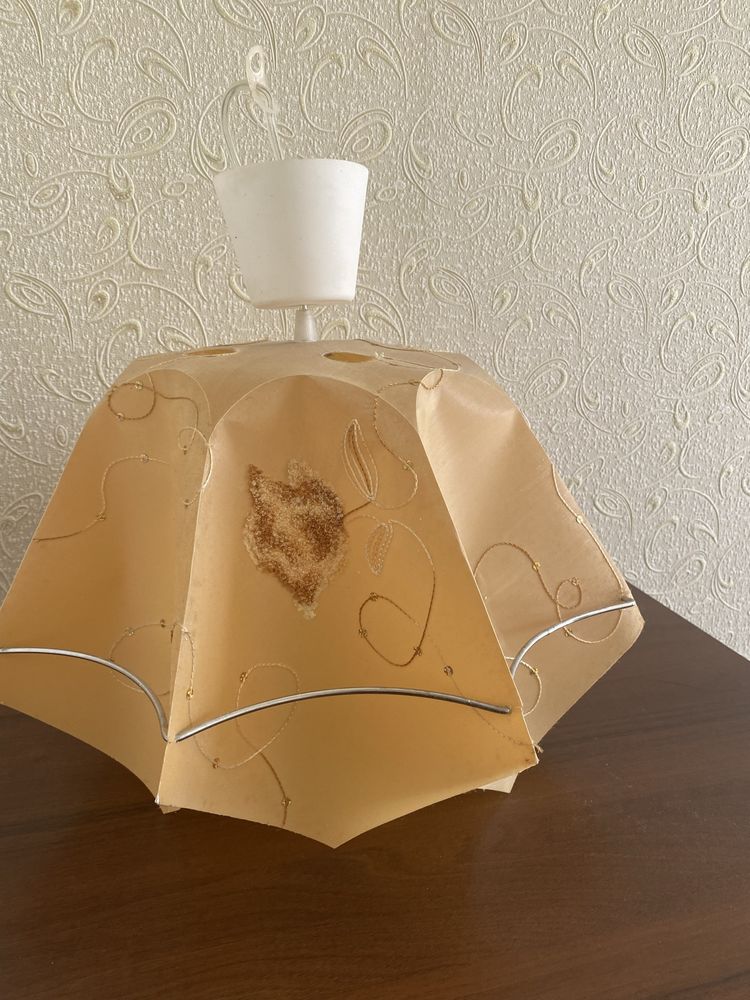 Продам люстру