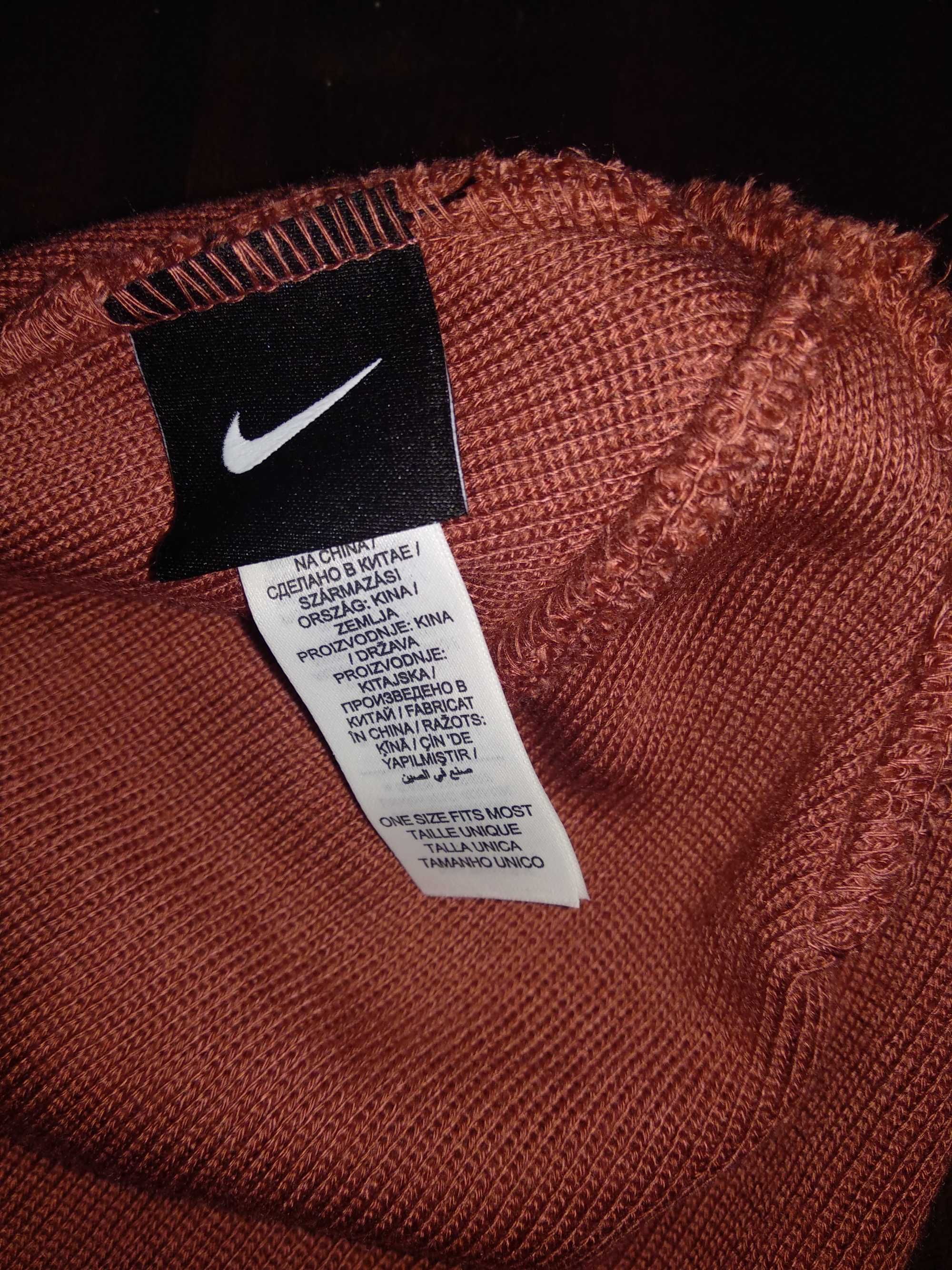 Gorro Bordeaux Nike Novo c/ Etiqueta