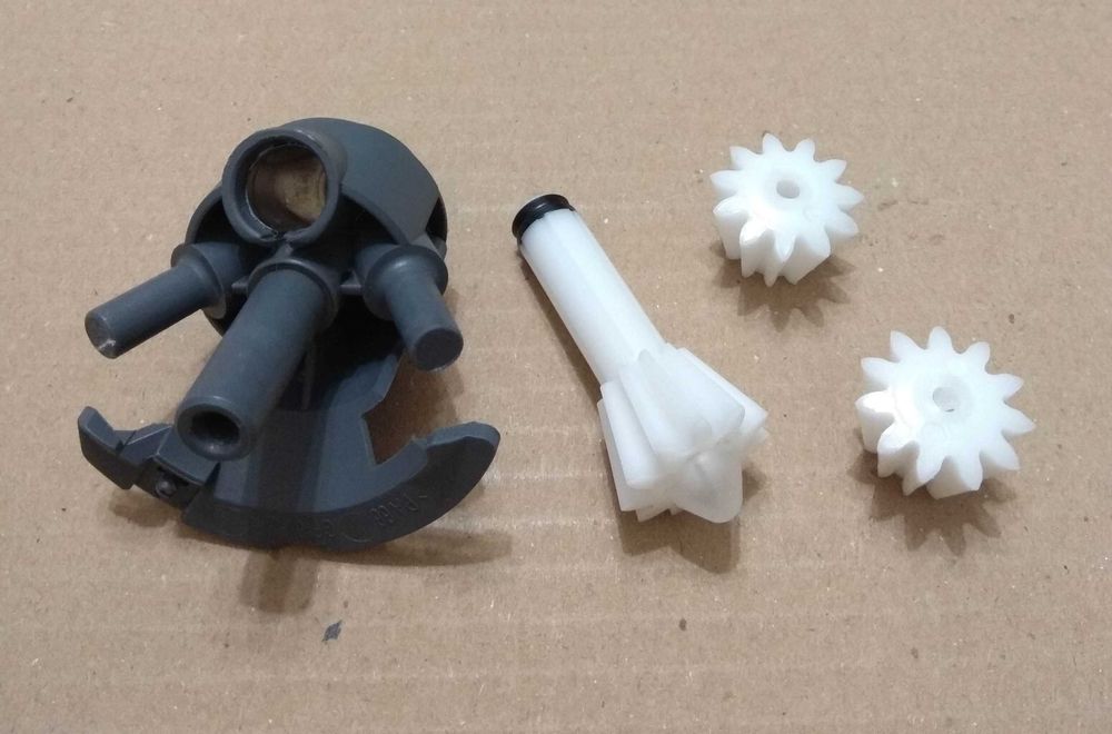 Редуктор кухонного комбайна Bosch MUM4 Оригинал