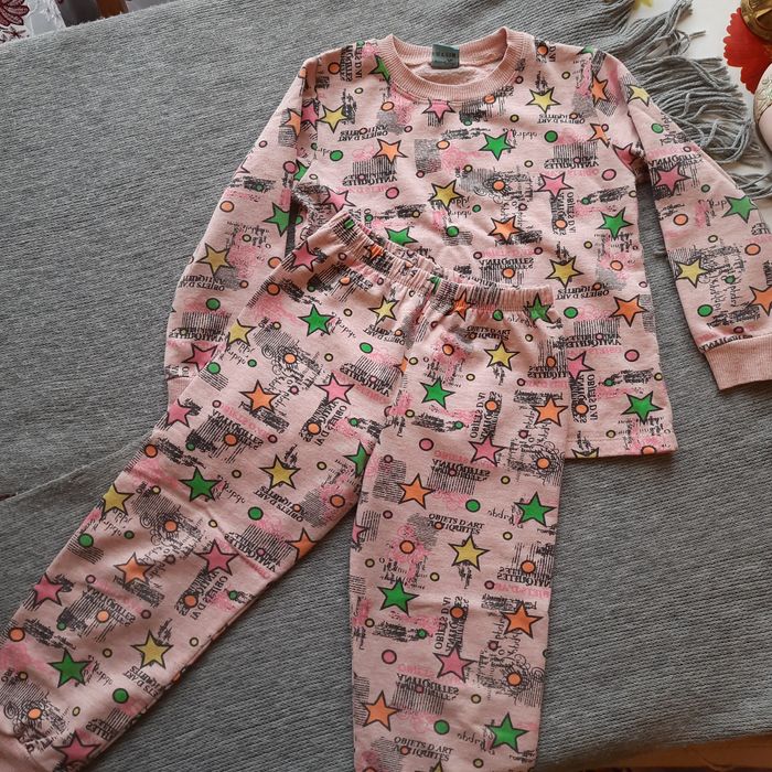 Піжамки утеплені 2 шт 110р.