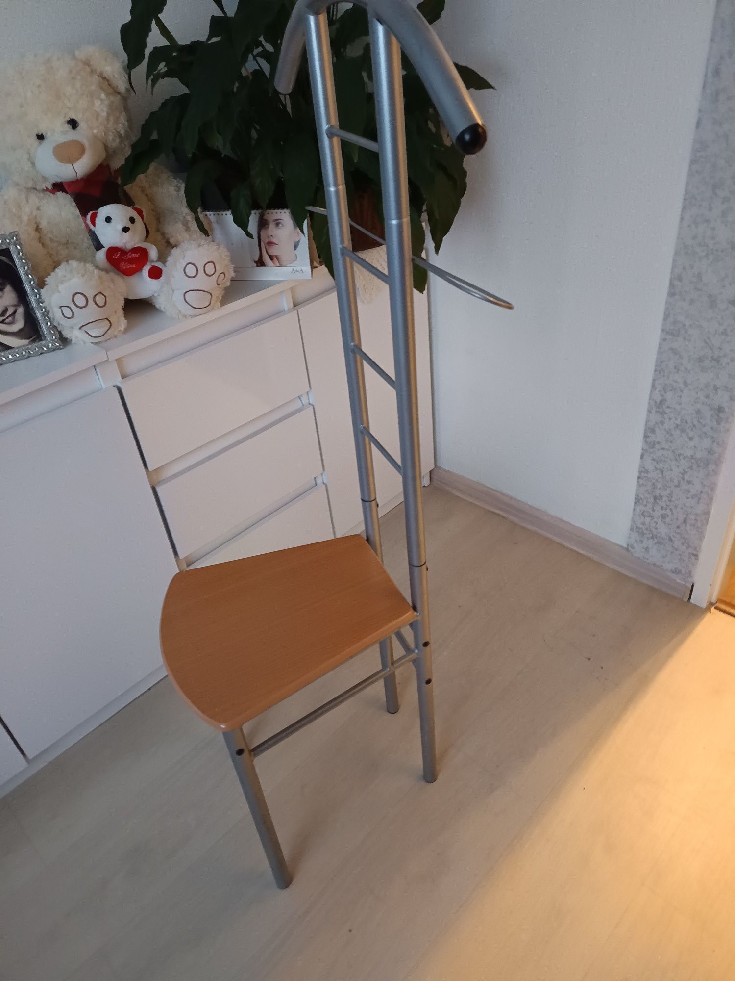 Krzesło do sypialni lub przedpokoju